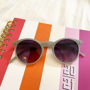 Sunglasses! Trendy!